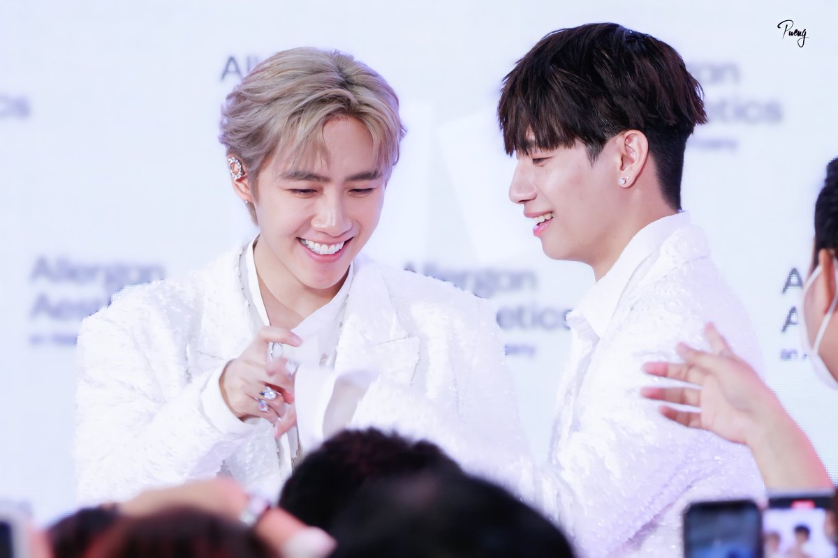 _____PP_______'s tweet photo. — ชอบตัวเองเวลาที่อยู่กับเธอ
และชอบตัวเธอตอนอยู่กับฉัน
ฉันชอบเวลาที่เรามีกัน ♡♡ 

#AAXPromMark #พร้อมมาร์ค
#prompayy #MSIWAT 
@anotherboytj23 @Mmarksiwat https://t.co/DxDpu1A30y
