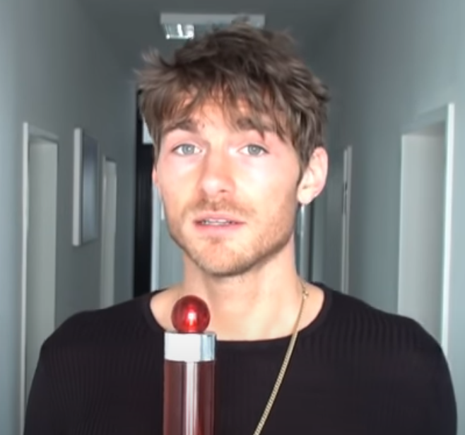 bot1ceIl's tweet photo. People are so mad Jeremy Fragrance claims to have cured his homosex by the power of Jesus Christ. 

Look at the before and after pictures and understand the underlying metabolic states. 

You can just smell the serotonin/estrogen looking at the first photo. https://t.co/L561PiPpTC