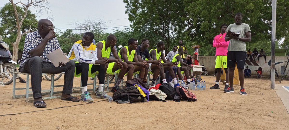 basketAN12's tweet photo. #Game_time
On déguste la petite finale en attendant la finale. https://t.co/hnFf8MQJb2