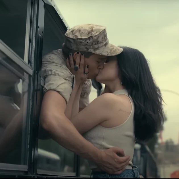 ilyjawreguis's tweet photo. sofia carson é o  nicholas galitzine entregam muita química em purple hearts apenas eles é nada mais https://t.co/8QB15g1H2w
