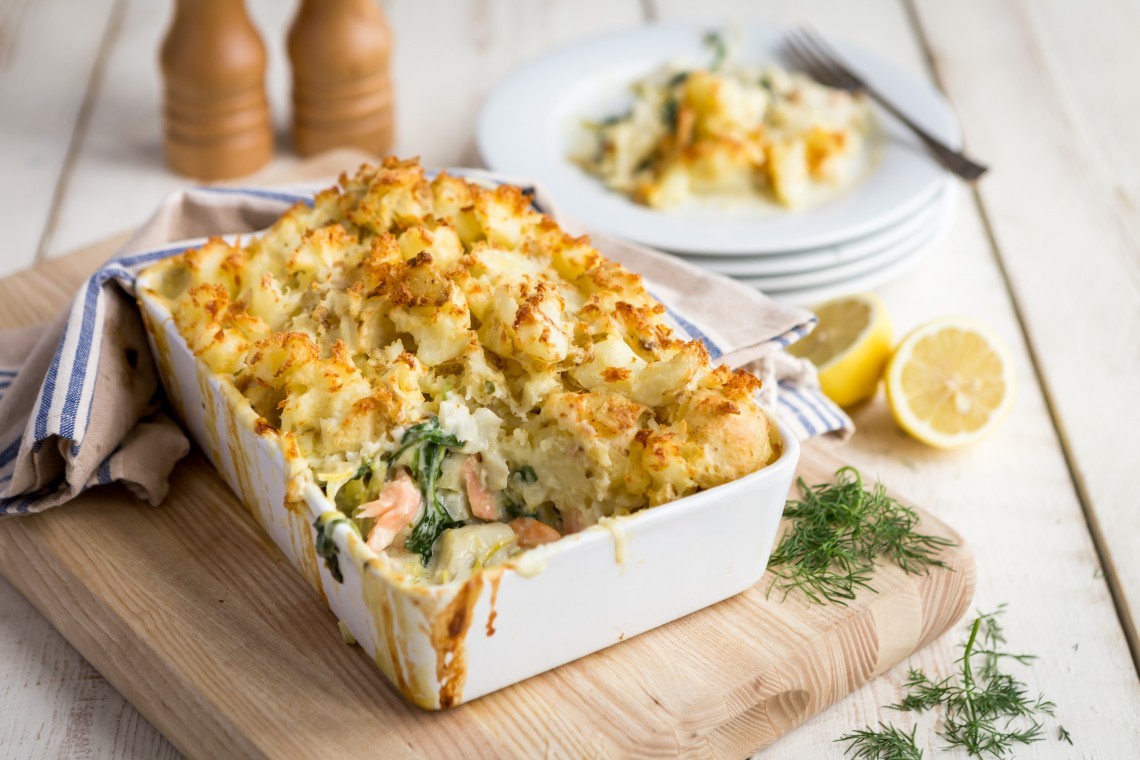 This tasty fish pie is packed with fresh salmon, juicy prawns, and smoked haddock fillets - a delicious dish to feed the whole family🐟. 

This recipe was created for us by Gabriella English.

To find the full recipe, visit our website: seasonalspuds.com/recipes/scandi…

#Potatoes #FishPie