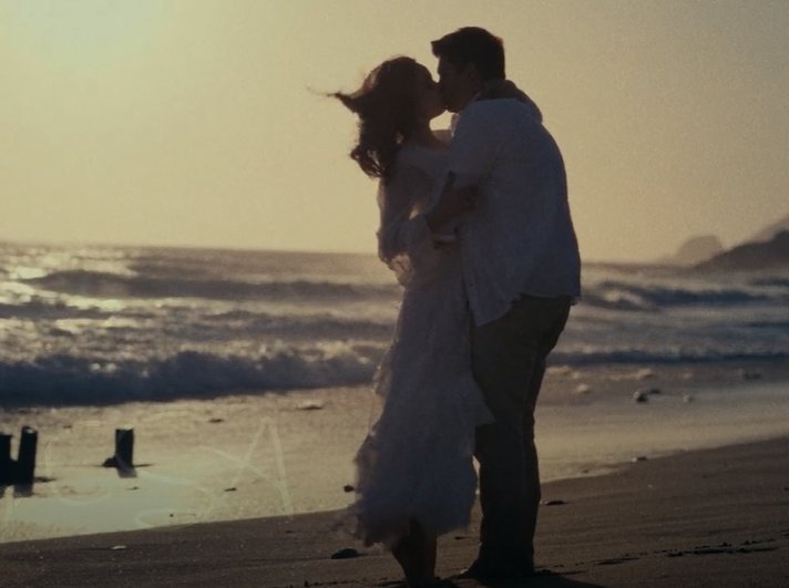 tatehale00's tweet photo. O que falar desse filme? Desse casal? Do surto de risada e choro? Foi tudo muito bom, super recomendo, assistam não vão se arrepender

#PurpleHearts https://t.co/CIbC3TZtHv