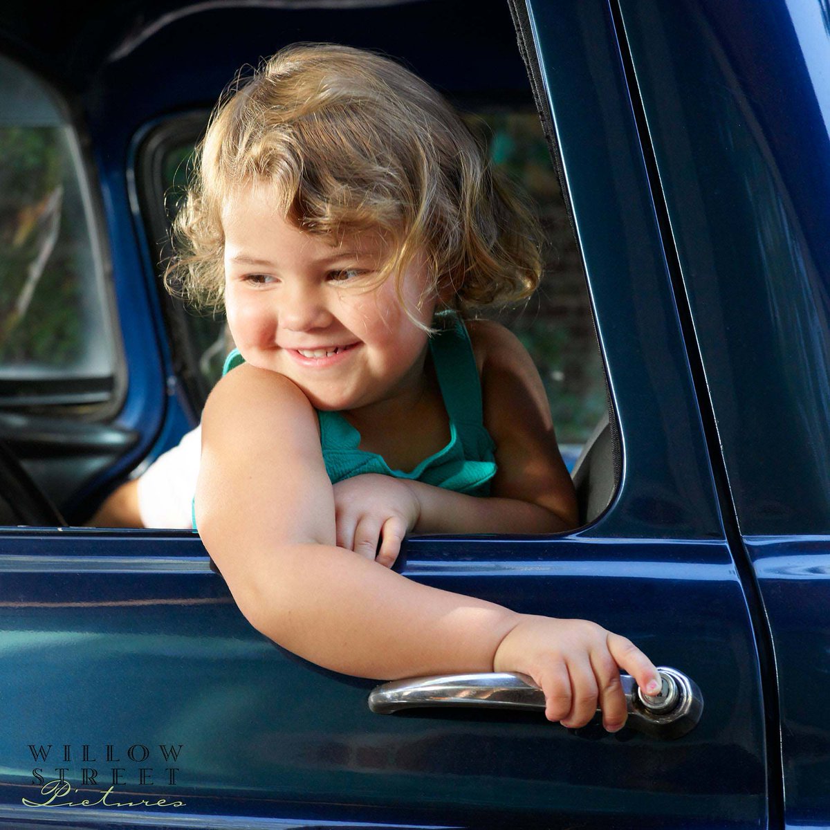 WillowStreetPic's tweet photo. Great day for a summer drive 🚙

#summer #PAphotographer #phillyphotographer #mainlinemom #montcomoms #familyphotography https://t.co/25X5QNmKYR