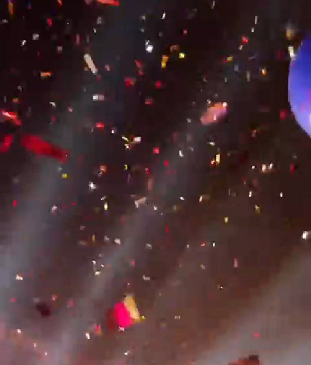 Экологический Ад 🙈

Жаль,что форум #iВолга неэкологичен, про пластиковую посуду все знают, а вот был ли раздельный сбор отходов? 

Вчера состоялось закрытие форума и выбросили в атмосферу блестящие конфетти,кот.точно никто не соберёт. 
Надеюсь <a href="/D_Azaroff/">Дмитрий Азаров</a> обратит на это внимание!