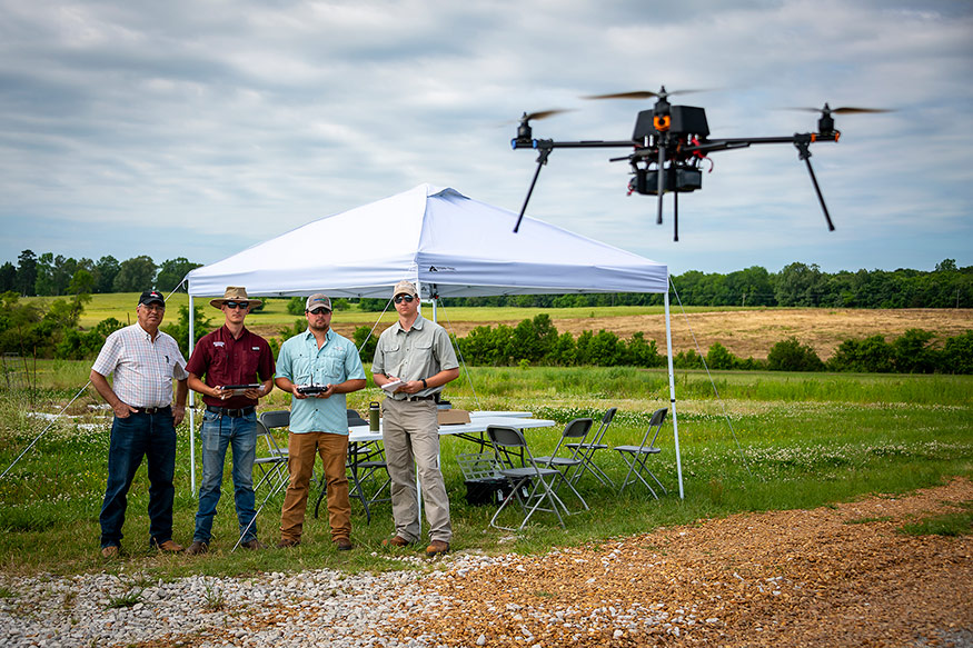 We are so appreciative for corporate partners who support our students! Thank you @SstubbsWade for supporting the precision agriculture program in #MSUAg! Read more at: alumni.msstate.edu/s/811/alumni/i…