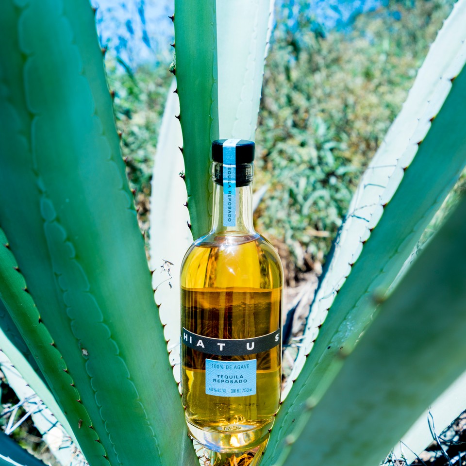 Hiatus Tequila Reposado is rested for 6 months in reclaimed American Whiskey barrels. Caramelized agave, roasted red pepper, and cinnamon notes give way to
hazelnut and vanilla. Silky with a touch of sweetness, enjoy this #tequila on its own or in a premium cocktail.