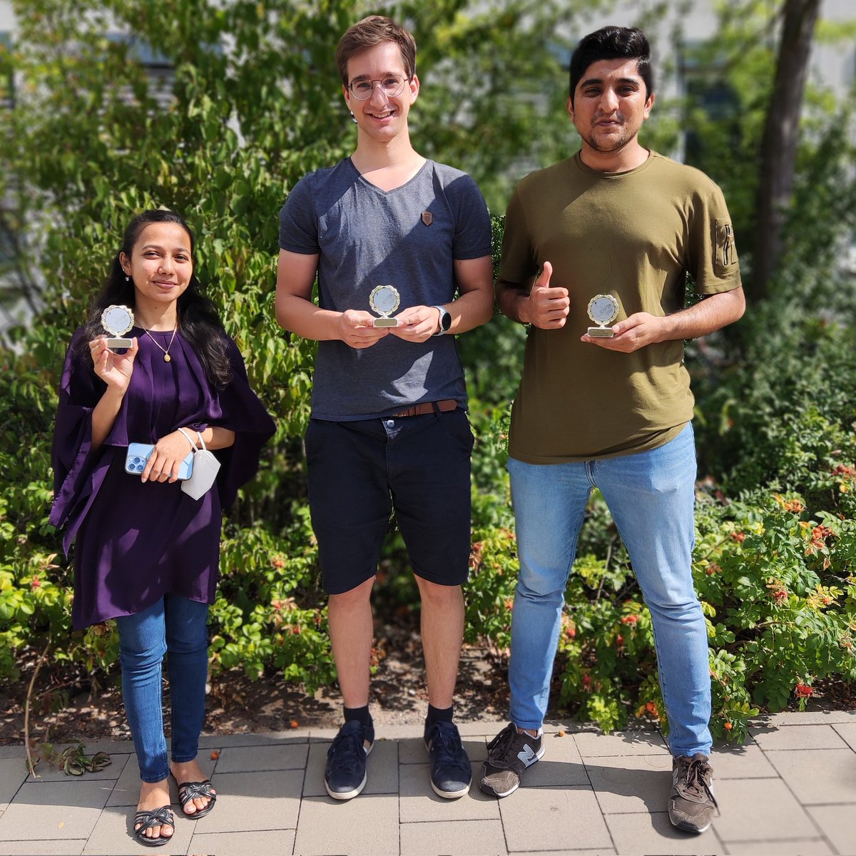 anki_xyz's tweet photo. First winning team 🏆 of the #TrackingOlympiad at @UniFAU - the students developed a team solution to track #Hexbugs using state of the art #AI and #DeepLearning. With generous support by Innovationsfonds Lehre @UniFAU and @KICampus - cannot wait for the next competition! https://t.co/GbRvOrGM10
