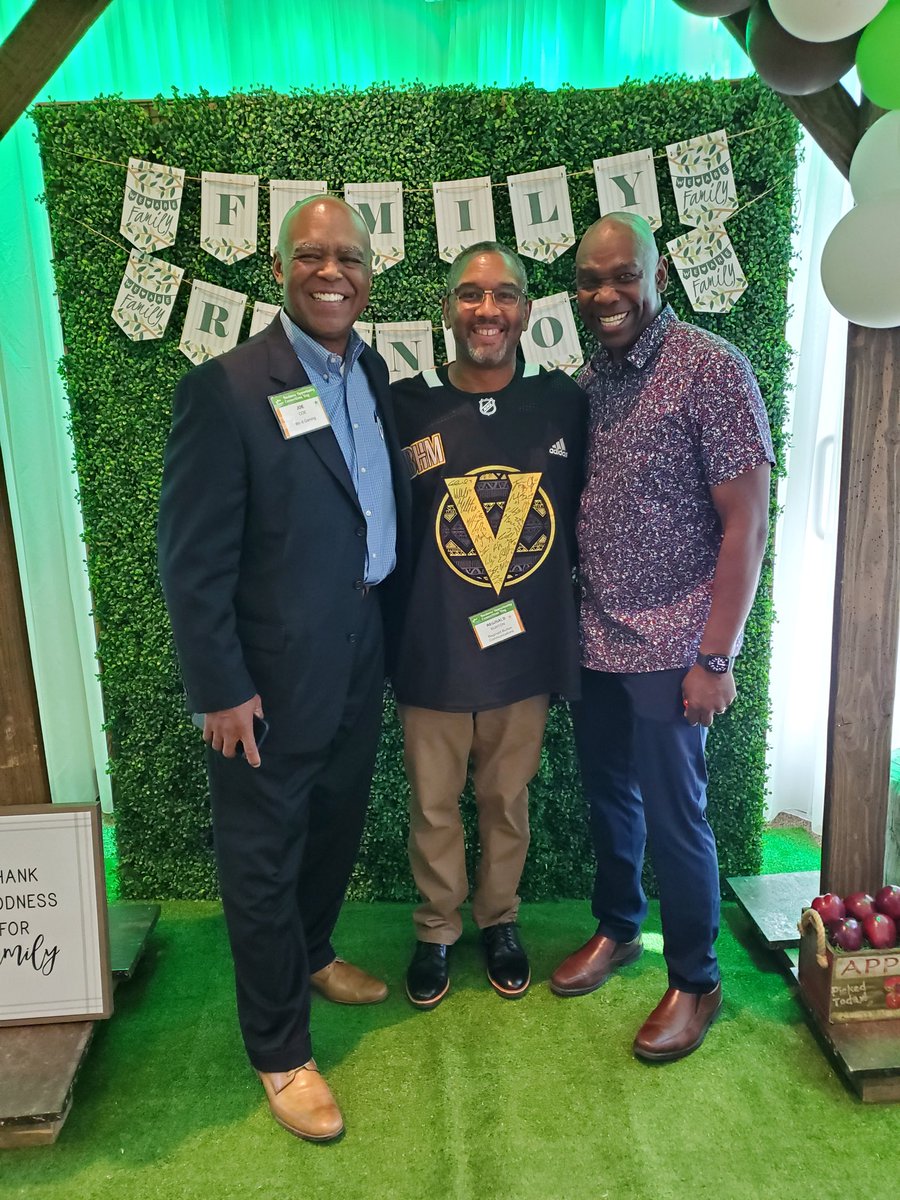 reggieburton's tweet photo. Business Family Reunion yesterday @WRMSDC
#wrmsdc #VegasStrong https://t.co/uJF9Iqrc83