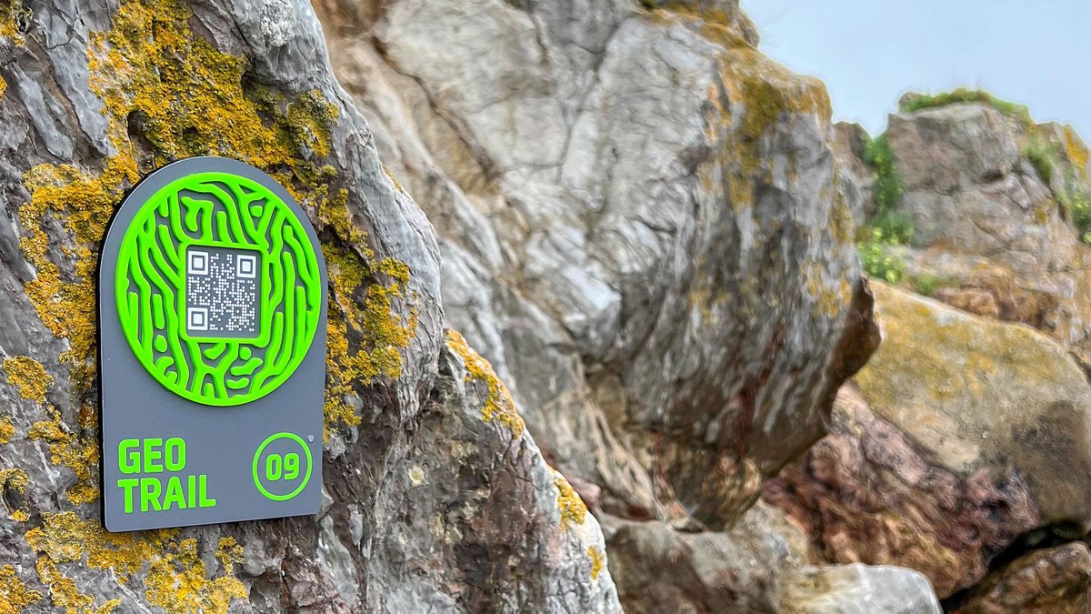 PlymUni's tweet photo. Fancy an adventure? Why not head down to @RoyalWilliamYd and discover more about what Plymouth was like 380 million years ago...
https://t.co/Mywc1jrxGT 1/3 https://t.co/SfU751v8PK