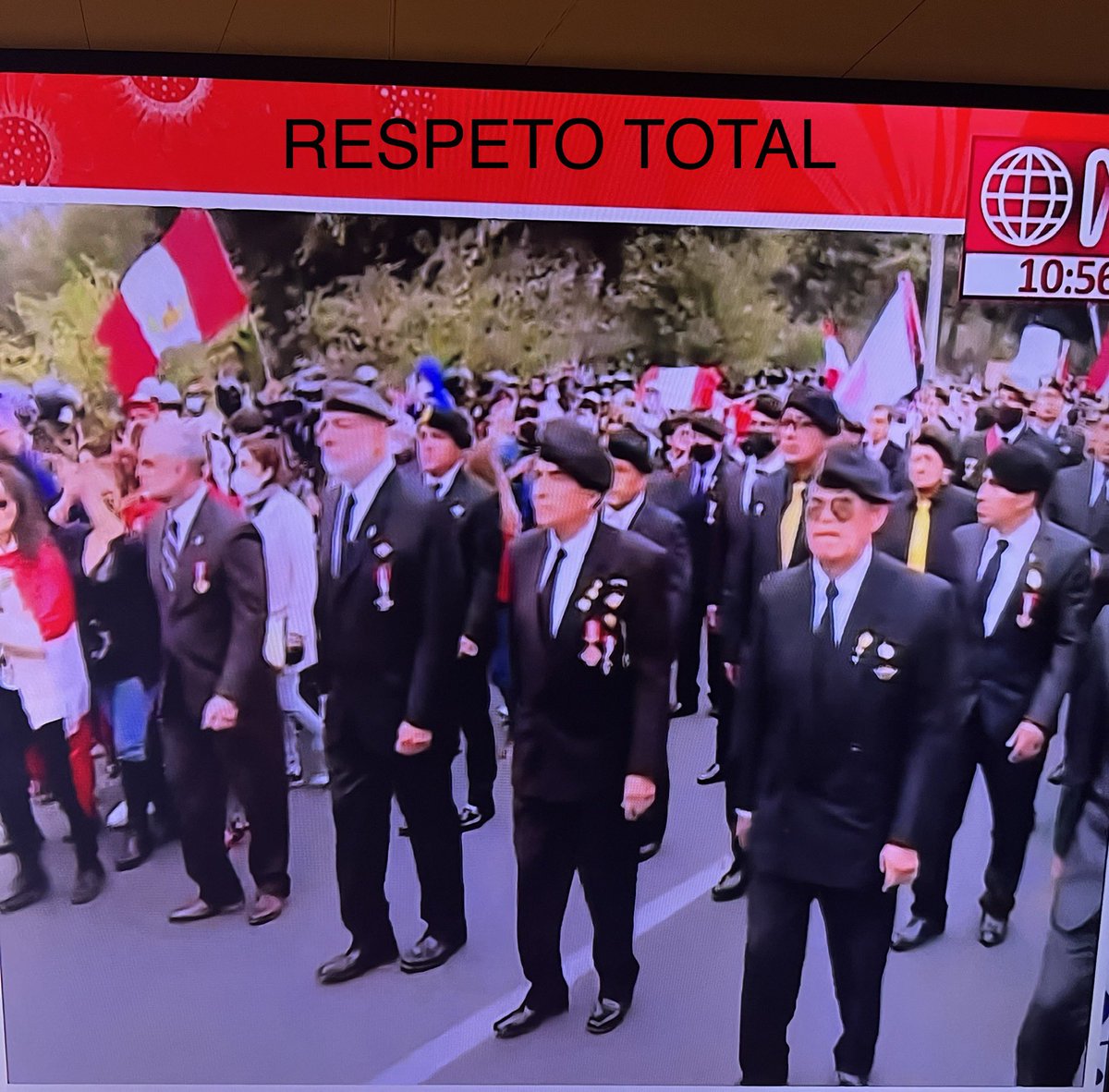 AnibalAliaga's tweet photo. VIVA EL PERÚ!!!
Transmito mi más GRANDE RESPETO a los comandos CHAVIN DE HUANTAR, quienes fueron pieza importantísima en la derrota al maldito terrorismo en nuestro PERÚ, GLORIA ETERNA A LOS COMANDOS que fallecieron en la toma de la embajada !!! 
#ACTITUD!!! https://t.co/LTAdeHlNKd