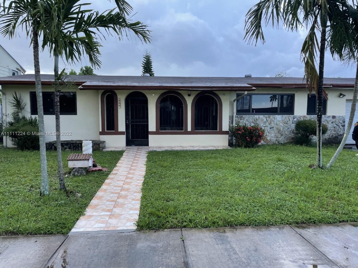 Imagine turning the key to open your beautiful new home. #beautifulhome #homesforsale  cpix.me/l/149463206