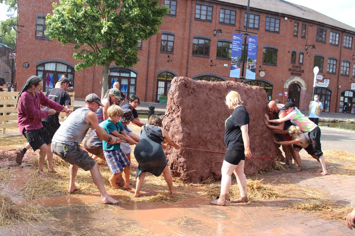On the final day of Hand Earth Gesture Return, streams of water were set in motion to erode our installation. The last cob mix was made and applied to the closing fragment, taking the force of multiple people to move in place. We celebrated by dancing to the beat of the drums.