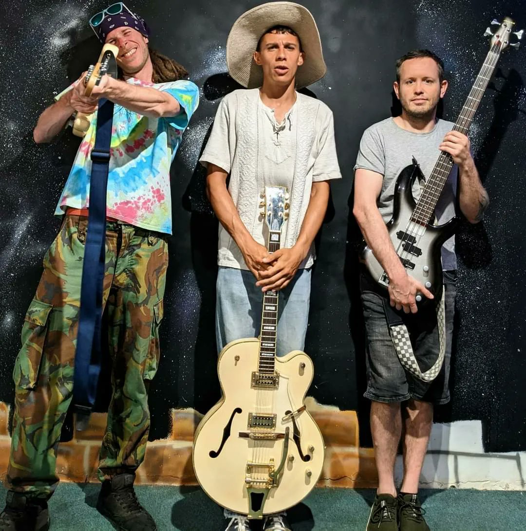BluesGloucester's tweet photo. Tonight!!!
Venue The Tall Ship @TheTallShip2 

7pm @real_mark_i 
8pm @mynameisearl56 
9pm #BlueRoots https://t.co/8EGdxtre81