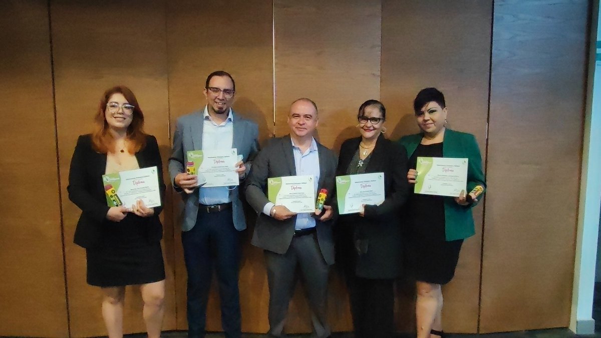 cisrael's tweet photo. Después de mucho trabajo y horas dedicadas que sigan los éxitos.
@DirMarco53 @Marcodir53 @PilarCMarin
#premioedupracticas #edupracticas #premioedupracticas2022 #edupracticas2022 @MENDEZGARAVITO https://t.co/AZuEV6p39K