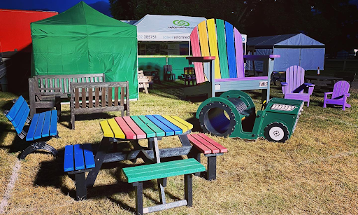 ReformdPlastics's tweet photo. Did you see us at the New Forest Show?
What was your favourite product that we showcased?
#newforestshow #dorset #supportlocal #picnictables #benches #recycledplasticgiantchair
#weatherproof #handmade #dining #sustainable #fullyassembled #outdoorfurniture
#lifetimeguarantee https://t.co/qKNClAYEhh