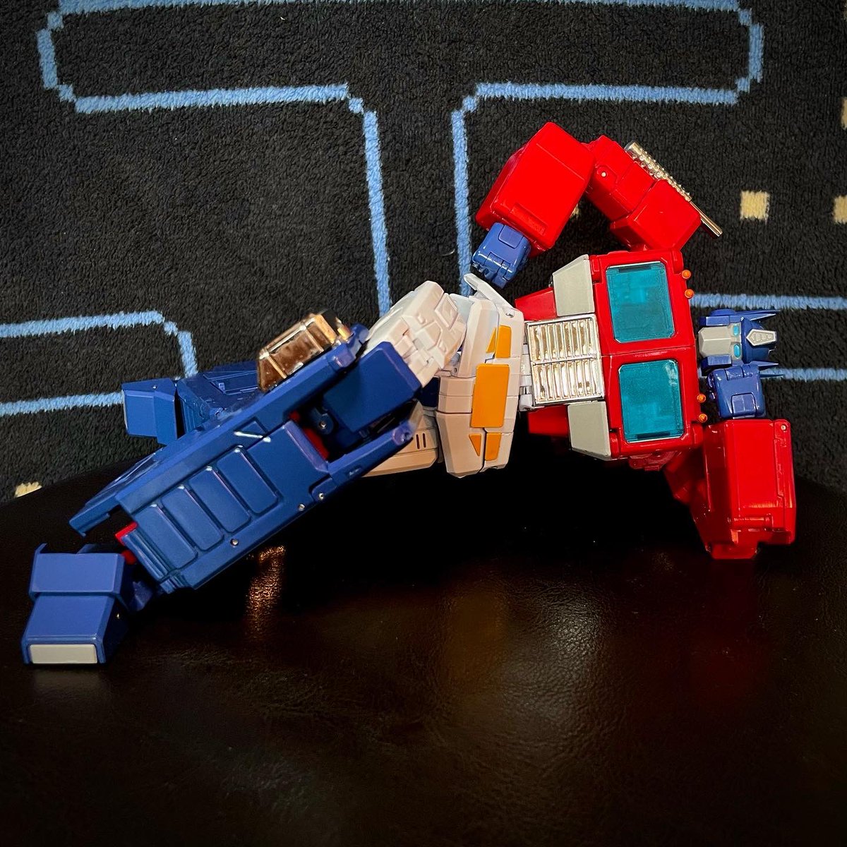 Is this already played out? 😅

#Transformers #toys #OptimusPrime #PeterCullen #homage #Autobots #meme #Takaratomy #80scartoons