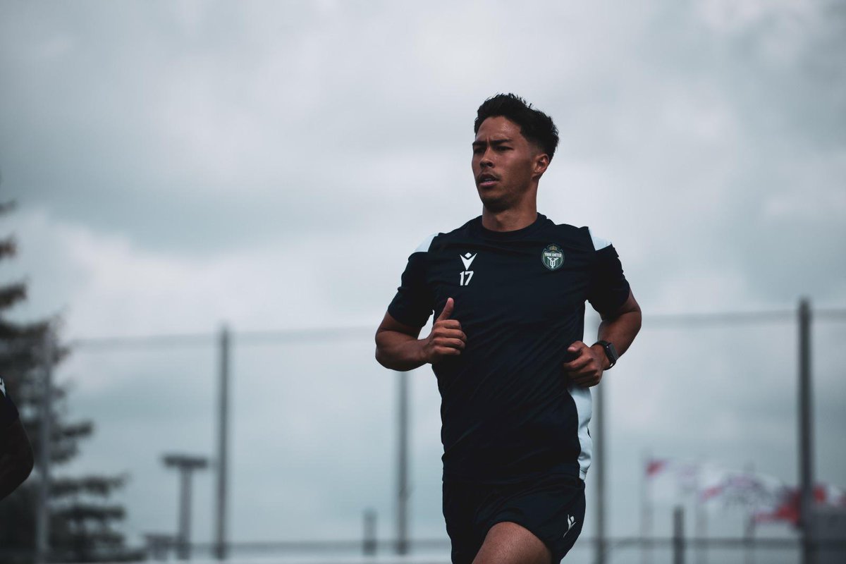 A first look at <a href="/Paris_Gee/">Paris Gee</a> in <a href="/yorkutdfc/">York United FC</a> colours 🟢

#CanPL