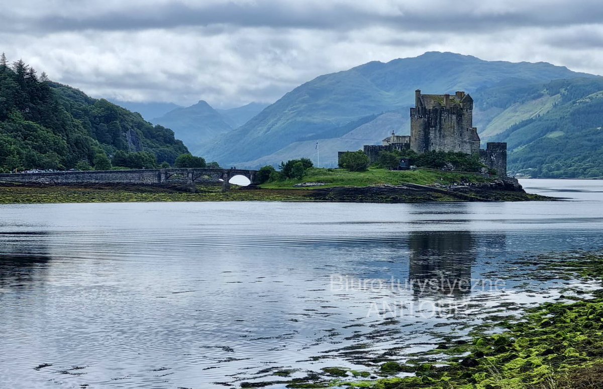 anitourPL's tweet photo. Eilean Donan – zamek w Szkocji, położony na wyspie na Loch Duich niedaleko miejscowości Dornie w zachodniej części regionu Highland.

#szkocja #zamek #wyspa #rzeka #znany #architektura #budowla #woda #urokliwy #wielkabrytania #castle https://t.co/IORwfkdmBz