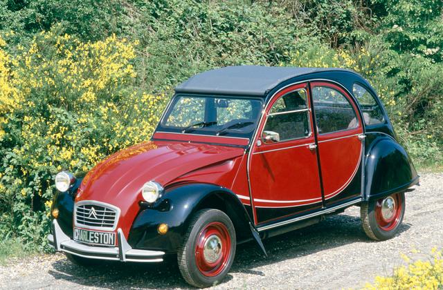 liguria_motori's tweet photo. Citroën 2CV, una vettura ancora leggendaria
Continua a leggere su: https://t.co/zVaBrLksMZ
#rally #cars #cors #LiguriaMotori #sfcportofino #rallystorici #CIRally https://t.co/SYgyDyN89F