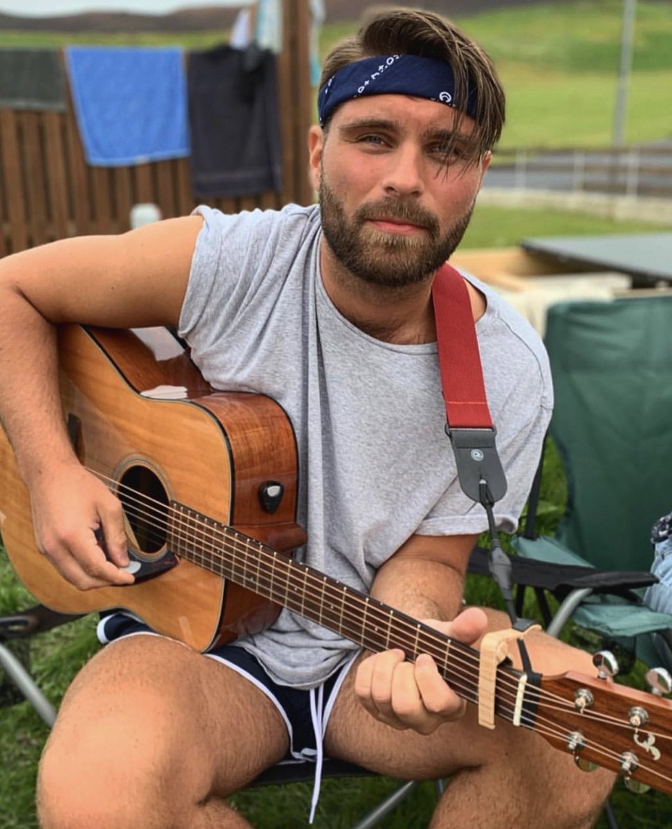 Knappinn mættur til Eyja, blessi alla kærasta sem eiga kærustur í Brekkunni 🔥🔥🔥