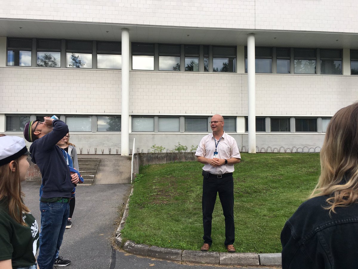 Keskisuomalainen Osakunta ⁦<a href="/helsinkiuni/">University of Helsinki</a>⁩ kesäretkellä matkalla Petäjävedelle. Tutustuminen ⁦<a href="/uniofjyvaskyla/">University of Jyväskylä</a> Kiihdytinlaboratorioon. ⁩Isäntänä fysiikan professori ⁦<a href="/TimoSajavaara/">Timo Sajavaara</a>⁩, osakunnan seniori ja seuraajani kuraattorina 1999-2000.