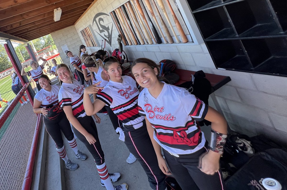 These 16u Elite Dirt Devils just played a 2 hr 40 minute, 10 inning game for their first bracket game at the Peoria Midwest Regional Championship and pulled out the win 4-3. <a href="/05DirtDevils/">Dirt Devils Softball ‘05</a>  #Perseverance