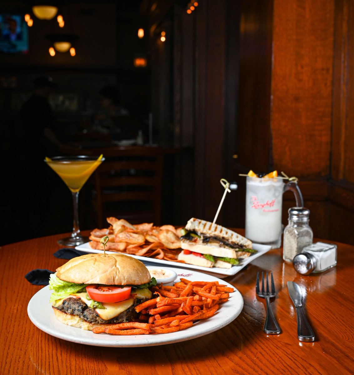 Hello Friday! Come in and take an extended lunch with us. Whether you want Classic Berghoff fare or looking for something a bit lighter like our Black Bean Burger or Mushroom Panini, we've got something for everyone!
Open Noon-Last Seating at 7:30 PM!

#TheBerghoffRestaurant