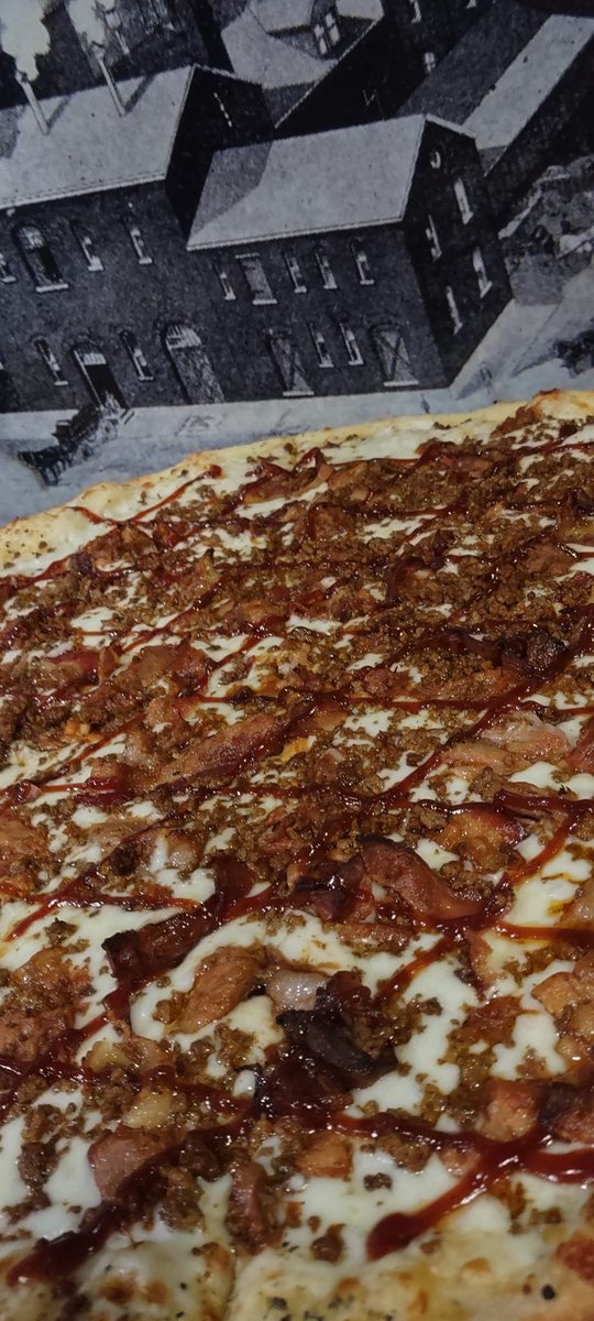CattyPub's tweet photo. Catty Woods burger pizza for today 🙌😋🍕
$1 off wine🍷$6 sangrias 🤤$3 fireball&orange crush shots🥃$4 green tea shots🍵
+Our BIG BOSS burger packed w/bacon,smoked pork,kielbasa sausage,pepper jack cheese,onion straws&our homemade JackDaniels bbq sauce #cattycorner #pizzaandbeer https://t.co/FIp3DLHyVX