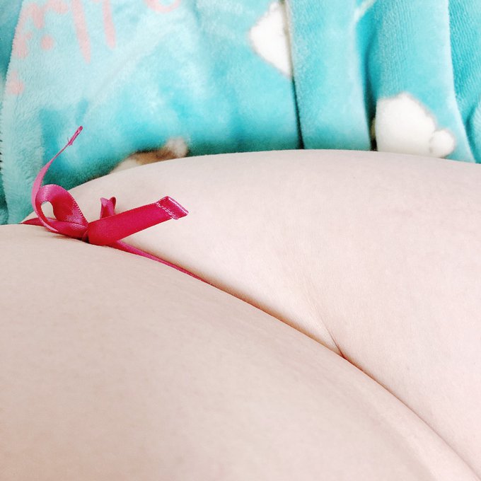 腹肉に飲まれた紐パン(&acute;・&omega;・｀) https://t.co/Oq3XI3SDHK