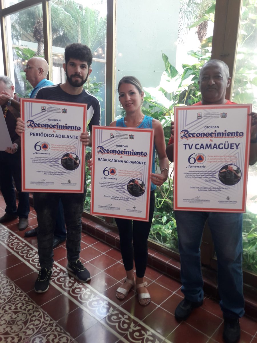 En #Camagüey se reconoce labor de la Defensa Civil cubana que el 31 de julio arriba a sus seis décadas de creada como una iniciativa de #FidelCastro.
<a href="/FHHernndez1/">Federico Hernández Hernández</a> ,1er secretario del PCC en el territorio junto a la <a href="/CMGobernadora/">Yosy Góngora</a> Yoseily Góngora López presidieron acto de homenaje