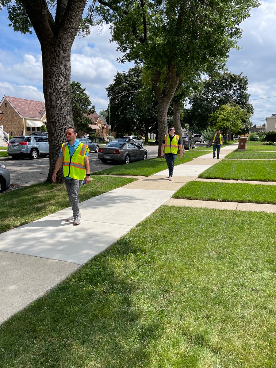Jose1GZ's tweet photo. Hitting the streets!!!!!!🚙🗞🗞🗞 👷‍♂️👷‍♂️👷🦺🦺🦺

These gentlemen are hungry for FIBBBEERRRR!!!!🔥🔥🔥🔥

@MyWirelessATT @PaulaVofGLM @MiguelSWAT_GLM @MattSmith4454 @GreaterLakesMkt @conexioncoalit1 @BrianWest_GLM https://t.co/uX59MUVnmU
