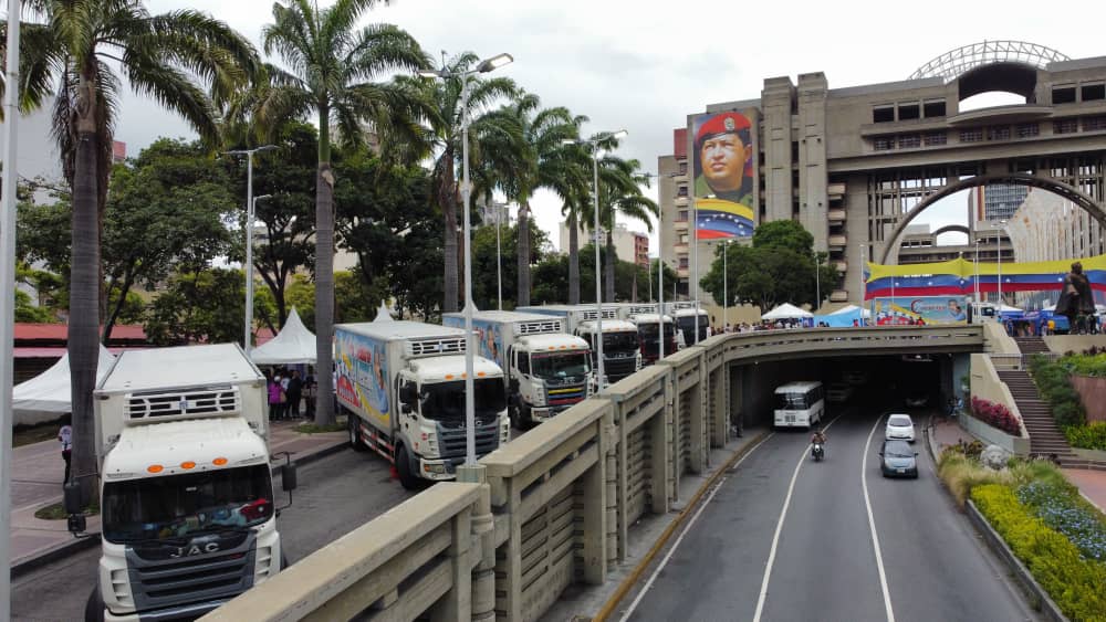 FERIA DEL CARDUMEN! <a href="/Minpescave2/">MinPesca_ve</a> El Presidente <a href="/NicolasMaduro/">Nicolás Maduro</a> nos ordenó que la Proteína de Pesca y Acuicultura estuviese para el Pueblo. 
Desde este fin de semana tomamos espacios de la Gran Ccs para traer del pueblo pescador al pueblo de la ciudad. Al mejor precio y calidad!