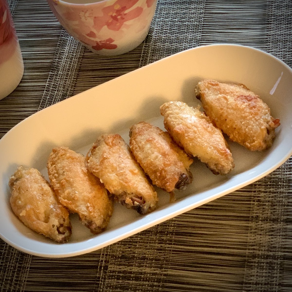 FoodyRuby's tweet image. 唐揚雞翼
邪惡😈不過超好味嘅下午茶☕️

#唐揚雞翼 #Karaage #JapaneseFriedChicken #AfternoonTea #氣炸鍋料理 #ChopsticksAndForks #FoodyRuby #LifestyleInfluencer #MyFoodDiary #FoodBlogger #FoodBlog #FoodLover #Foodie #HKFoodBlogger #HKFoodBlog #DigitalCreator #LiKitchenInTheMountain