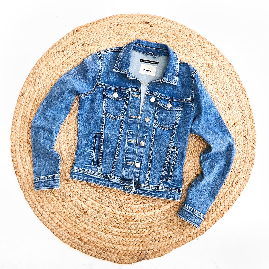 iclothing's tweet photo. 🗣Back For Now, But Not For Long!! 💙
Don't Wait Around! Our 'Tia Denim Jacket' Has Just Been Restocked!!
Race You To The Checkout..🏃🏻♀️🛒
.
.
.
#iclothing #denimjacket #denim #summerlayering #trendingnow #momfashion #fashionover30 #fashionover40 https://t.co/l2j7MqLcU4