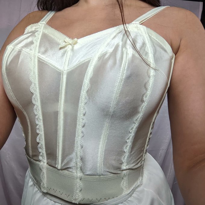 Vintage filming looks today! https://t.co/gMJrey9oAl<a href="/tag/dommeinthewild"class="tags"><span>#dommeinthewild</span></a><a href="/tag/toplessandwaitingforsushi"class="tags"><span>#toplessandwaitingforsushi</span></a>