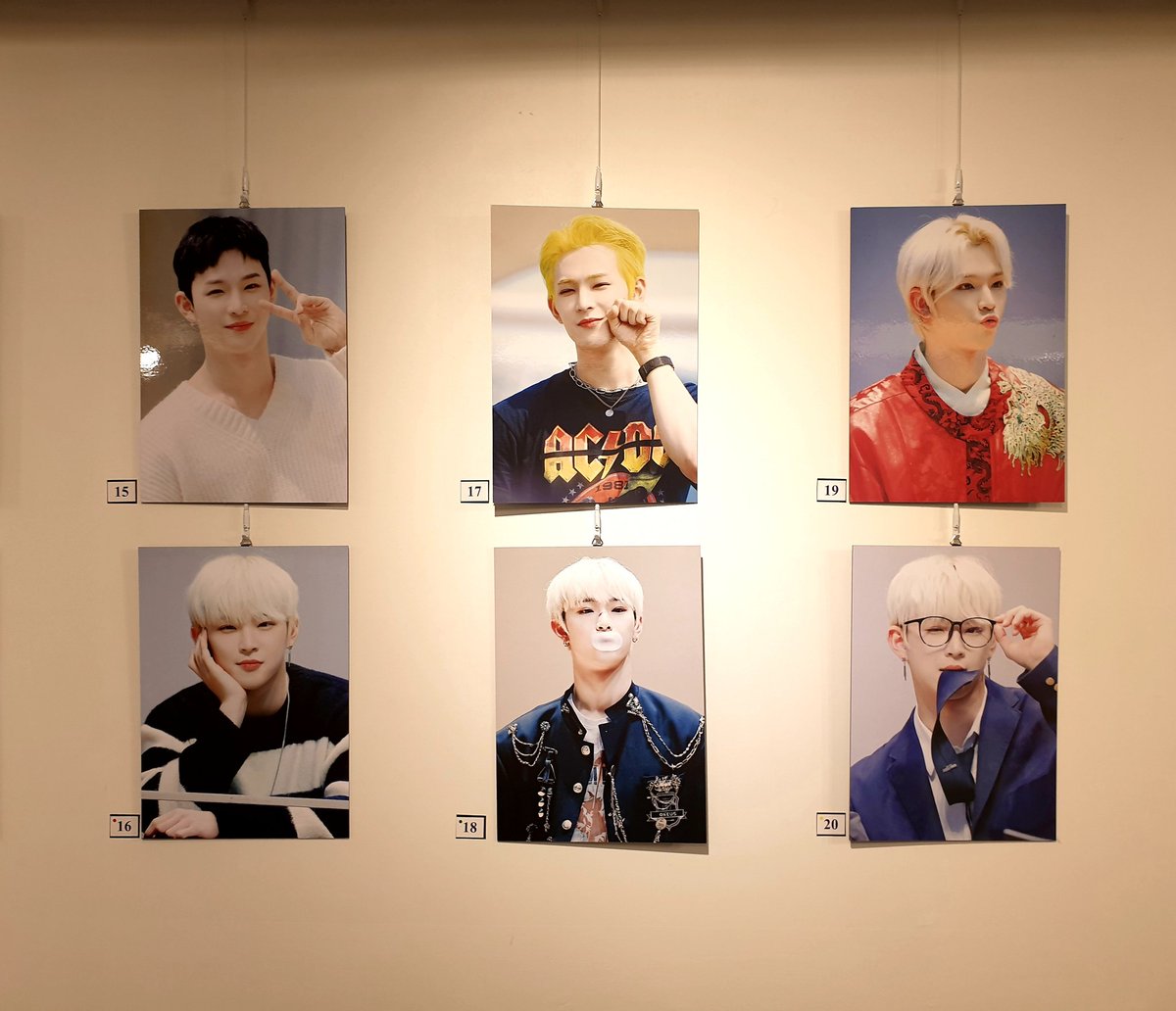 FAN SPACE 

ㅈㅓ는 바부입니당🥲
럭키드로우 마감한 줄 모르고
현금 챙겼는데 주말에 갈걸😭
날아간 어스 생카액자의 꿈...
내년에 완성하자🥲 

#RAPTON_LEEDO