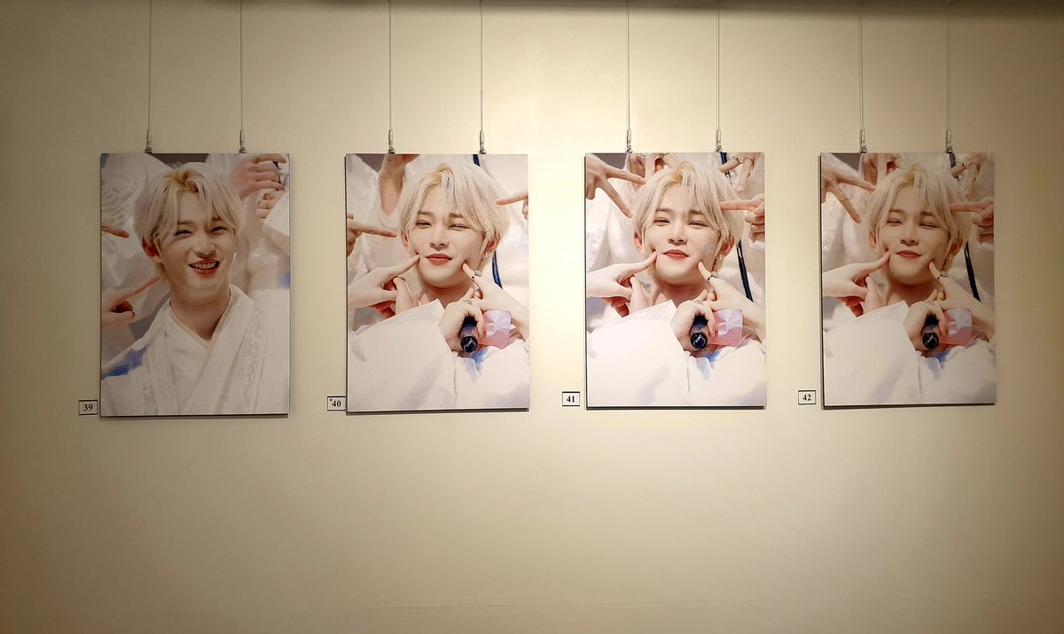 특전도 다 예쁘고 
럭드로 굿즈 못 챙겨서 넘 아쉽다🥲
와우 이도 생카 액자 
와우👏👏👏👏👏👏
음료도 맛있고 사장님도 친절하시고👍 

#RAPTON_LEEDO