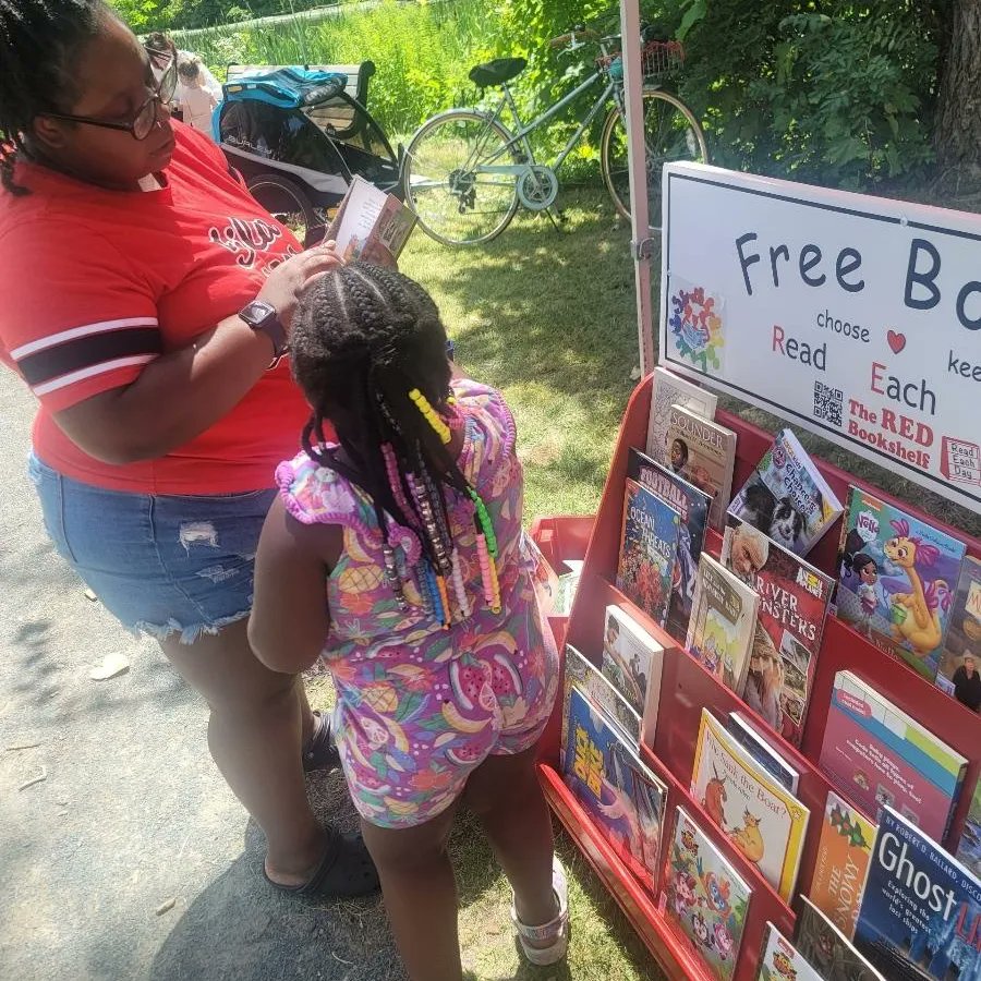 REDBookshelfOrg's tweet photo. It is a beautiful day for fun and books! Come see us at the Buckingham Lake Park, along with everyone at the @recreationatalbany PlayStreets event!
#ReadEachDay
#AlbanyDoesThat https://t.co/G1OXkrJG09