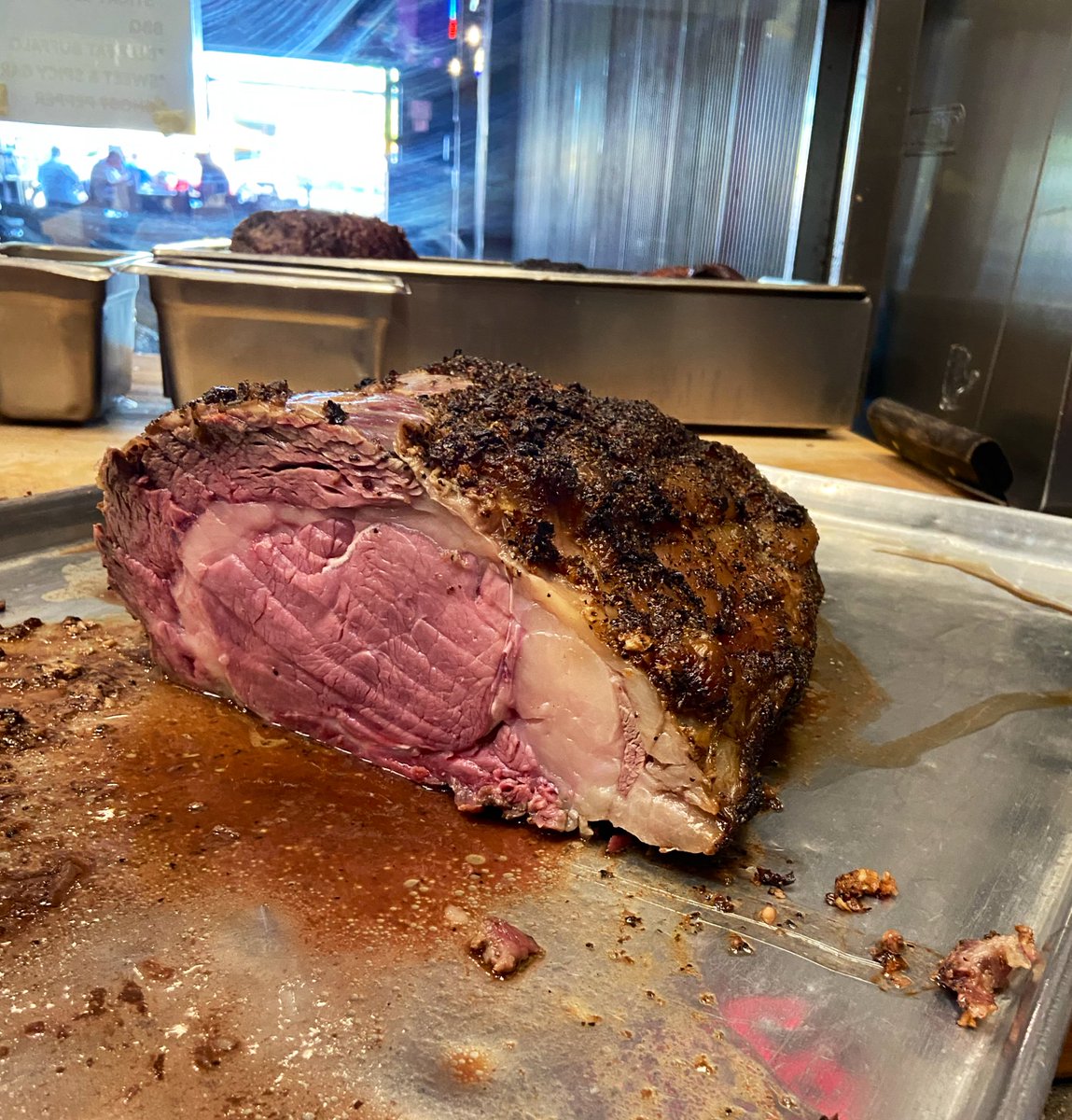 🚨 TODAY'S SPECIAL 🚨
A thick and juicy Prime Rib ready to be devoured by our customers! Get in here ASAP to get you some! 🤤 #TexasBBQ #PrimeRib #TGIF