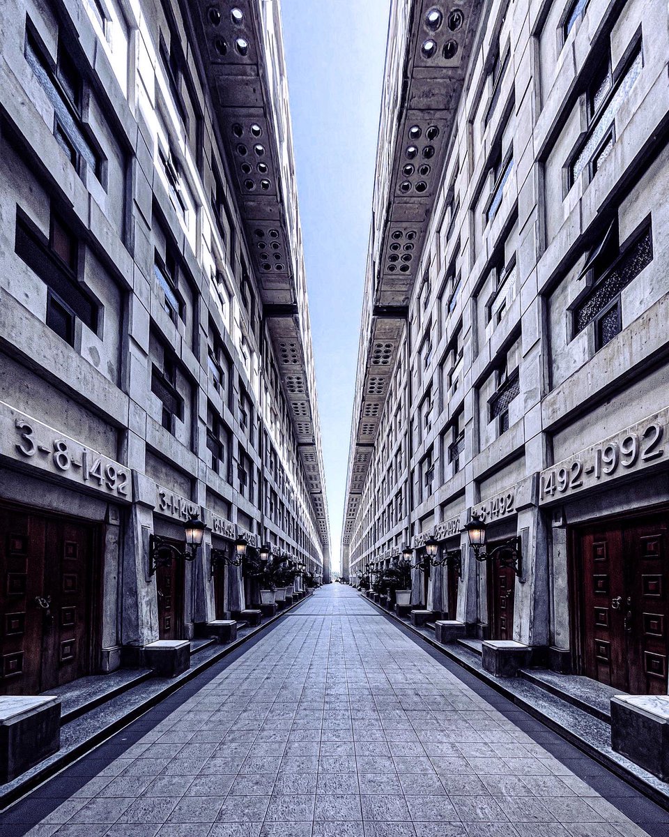 lit08's tweet photo. Endless tunnel towards the Caribbean Sea
-
Insta: @lit08cyberpunk
-
#total_monuments #cyberpunkreality #archi_unlimited #1_unlimited #archi_focus_on #archi_features #futuristic #sky_high_architecture #arkiminimal #symmetrykillers #symmetricalmonsters #symmetryhunters https://t.co/1EY3OKxGWM