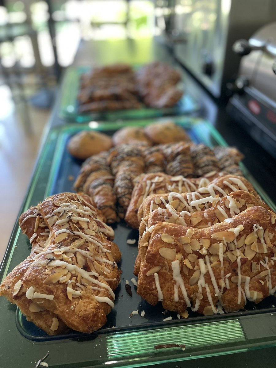 We’ve got loaves on loaves of bread as well as pastries, potatoes, and bananas in need of a home. Come help yourself! 🥖🥖🥖