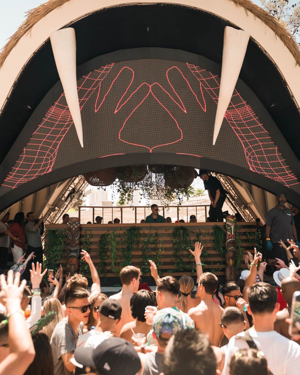 It's time for another sunny weekend at Elia Beach Club!☀️ We'll cheers to our amazing lineup.🍾
Pull up for the time of your life. 😍

Lineup:

Fri 7/29 - @djshift
Sat 7/30 - @malaamusic
Sun 7/31 - @ FLOSSTRADAMUS + <a href="/goodtimesahead/">GoodTimesAhead</a>

🎟 eliabeachlv.com