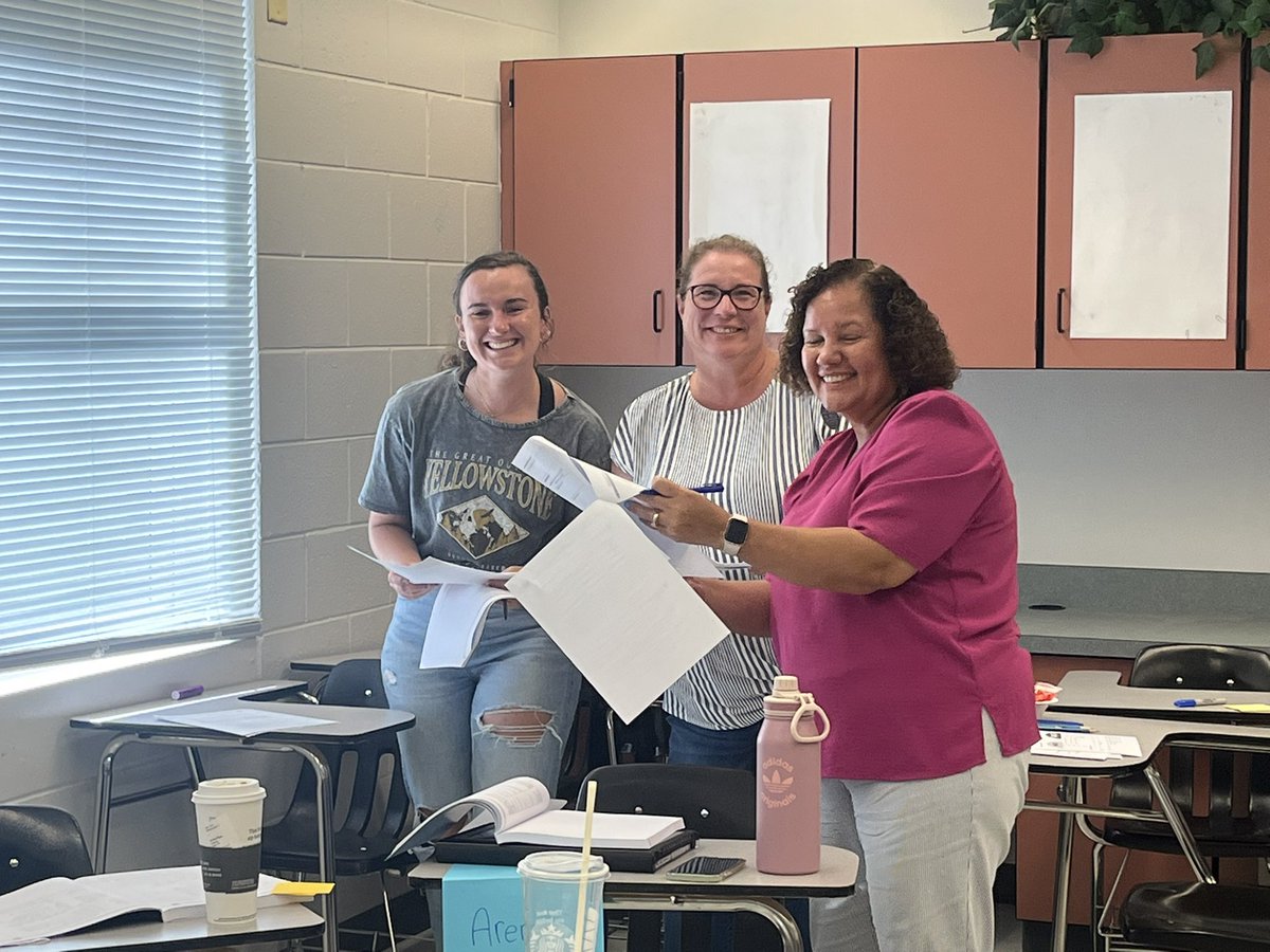 Andrea Strom tweet media