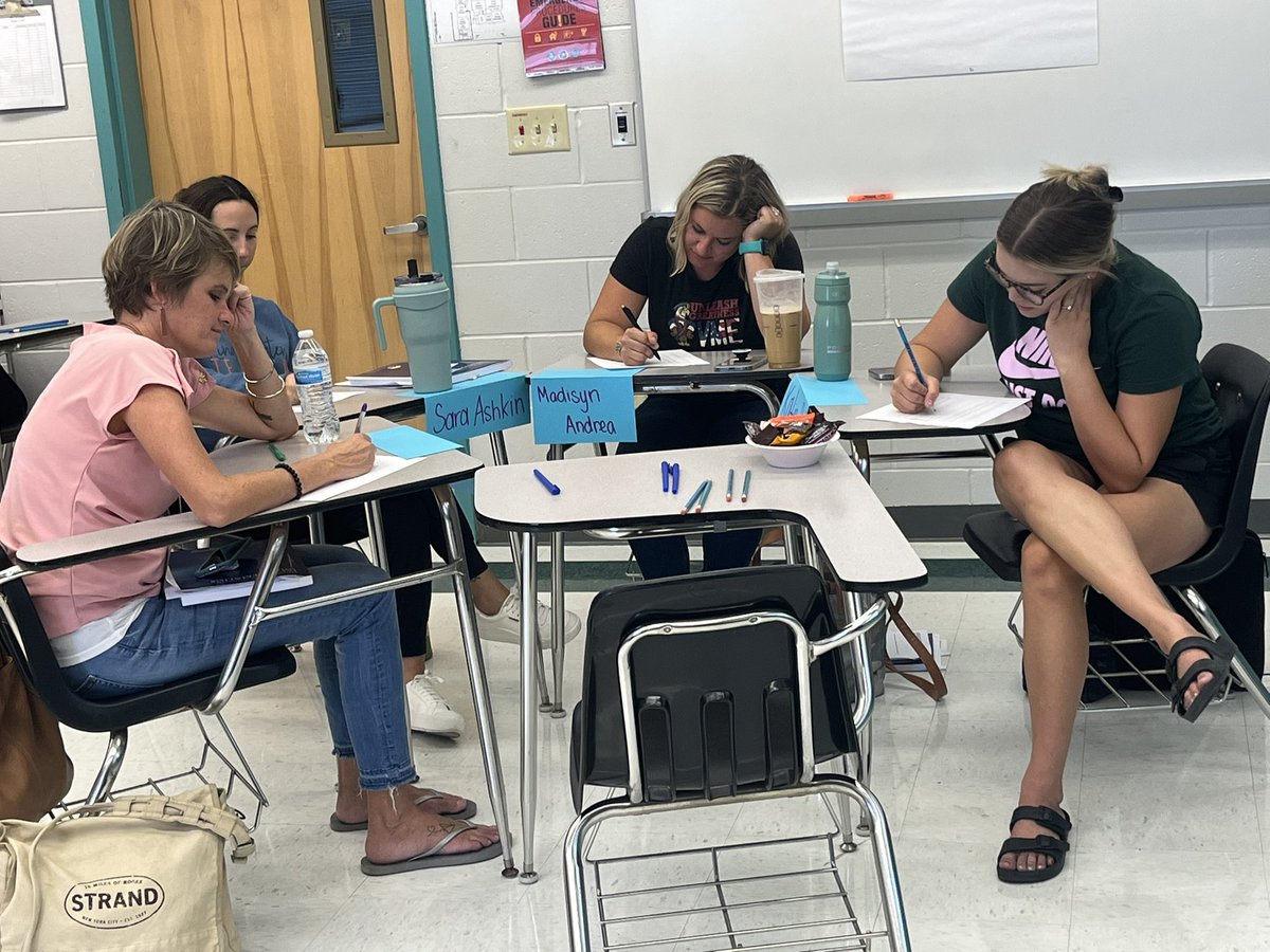 Andrea Strom tweet media