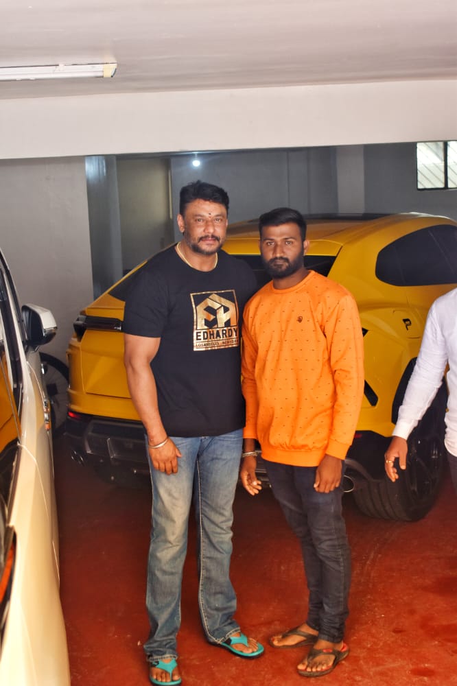 ka14dcults's tweet photo. Boss 🤩😎🔥

#DBoss #Kranti #BossOfSandalwood 
@dasadarshan https://t.co/HcBjVN33cR