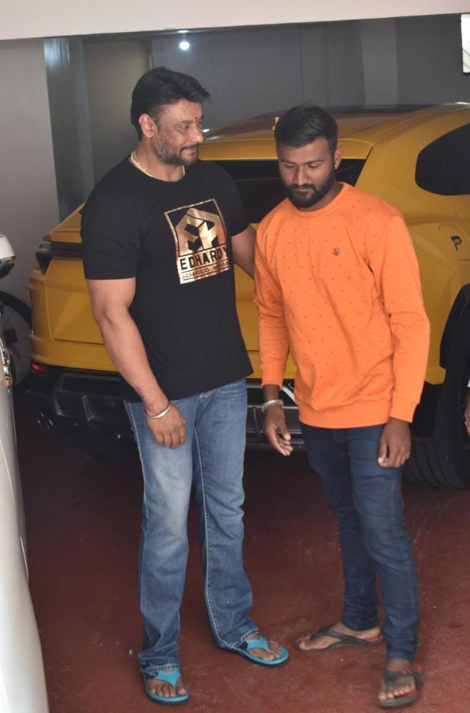 ka14dcults's tweet photo. Boss 🤩😎🔥

#DBoss #Kranti #BossOfSandalwood 
@dasadarshan https://t.co/HcBjVN33cR