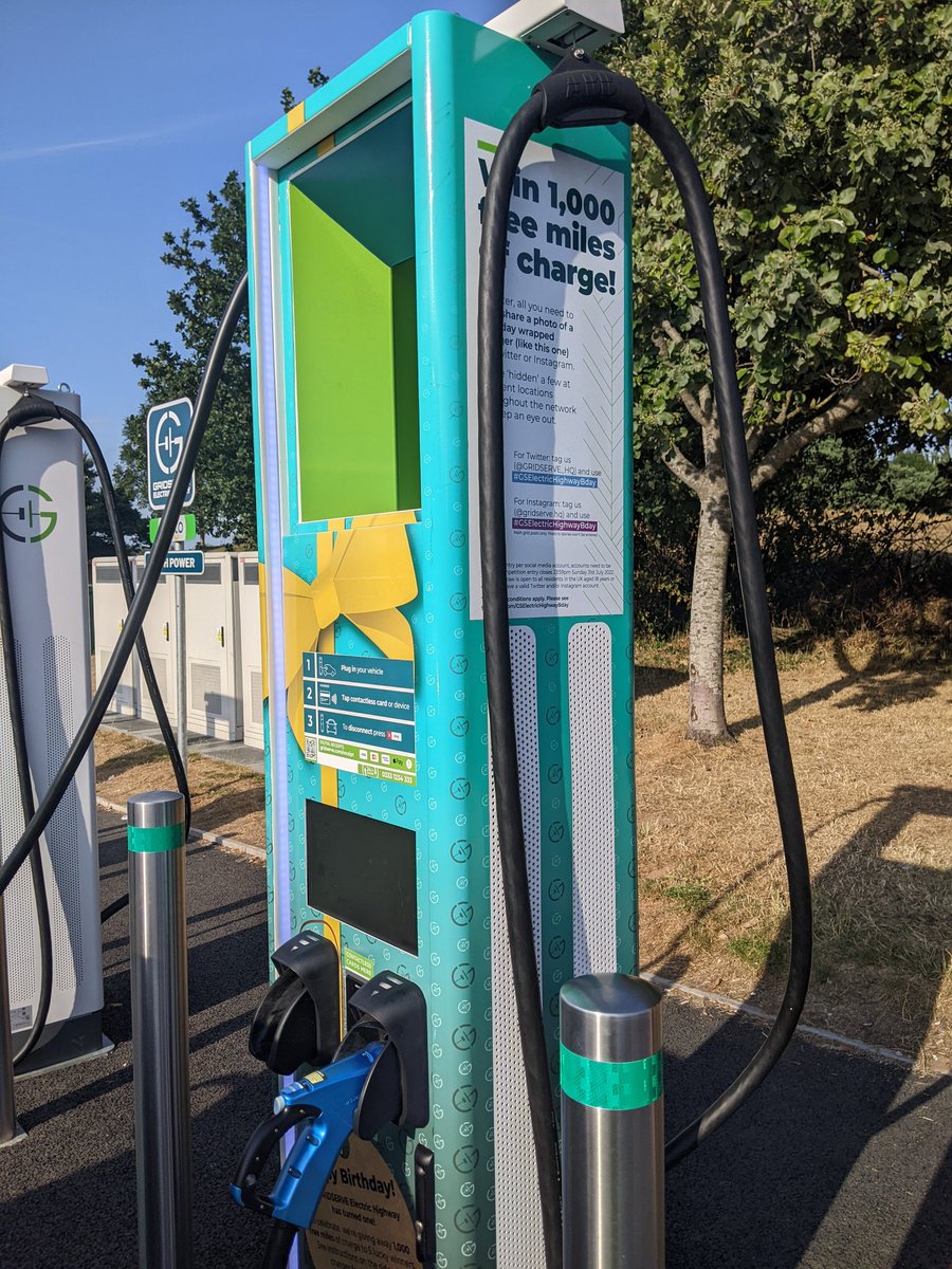 _RachelPrior's tweet photo. . 
@GRIDSERVE_HQ getting a great charge at Exeter! #GSElectricHighwayBday https://t.co/SgzZSobnyM