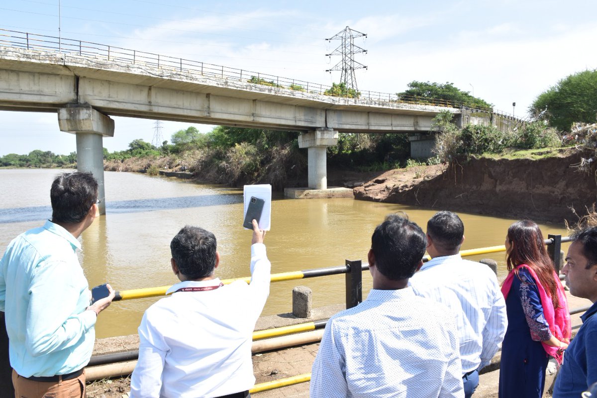 CollectorNav's tweet photo. આજરોજ ભારત સરકારશ્રીની ઇન્ટર મીનીસ્ટ્રીયલ ટીમ દ્વારા નવસારી જિલ્લામાં ભારે વરસાદ અને પુરના કારણે અસર થયેલ વિસ્તારોની મુલાકાત કરવામાં આવી..@PMOIndia @CMOGuj @pkumarias https://t.co/DMwceDKlBl