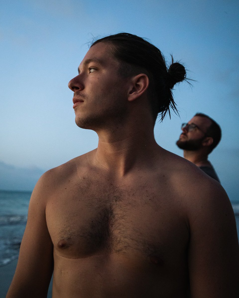 Alguien puede quitarme al tío de detrás? Twitter haz tu magia 
#photoshop