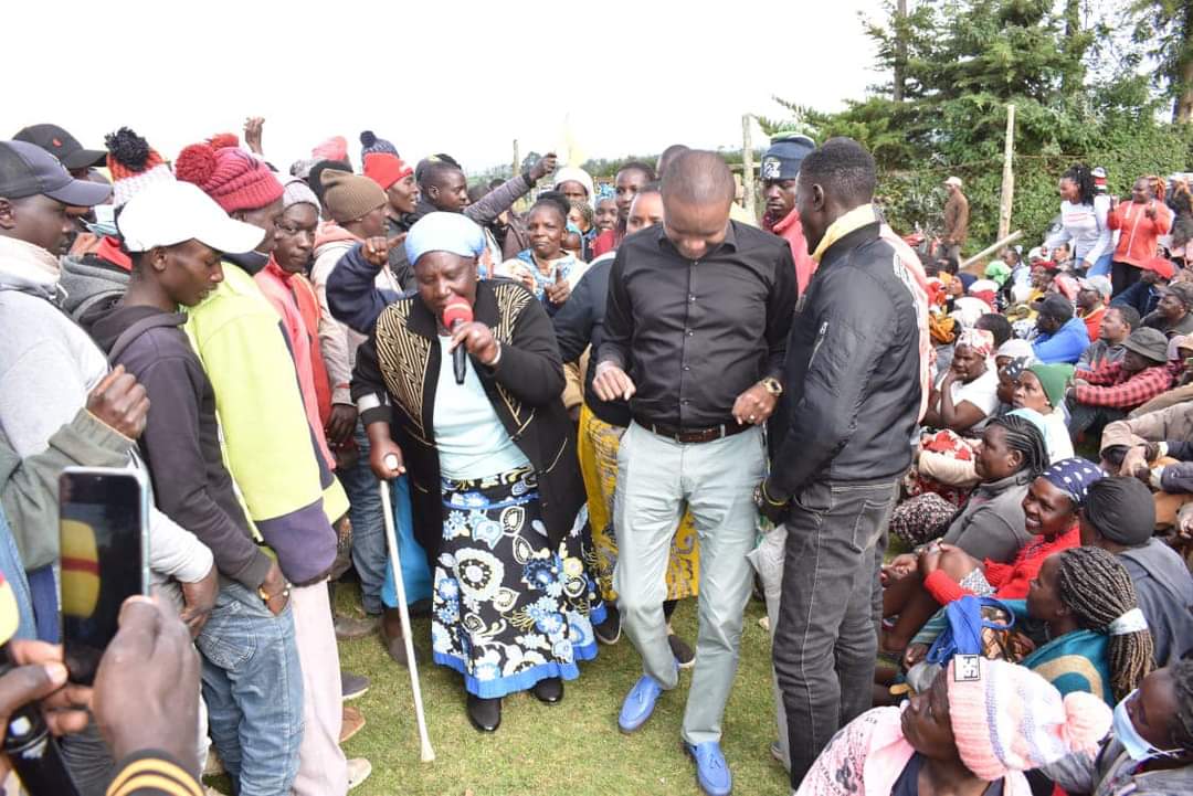 KuriaKimaniMP's tweet photo. We are winning this!
We are making history!
Asanteni sana watu wa Tayari.
#KKSeasonTwoLoading
#FormNiBottomUp
#ChamaNiUDA
#HustlerNation
#FreedomIsComing https://t.co/TvOhEg5onP